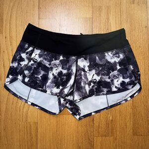 Lululemon Speed Short Black White Floral Sz 4 Lined Running Athletic Active EUC